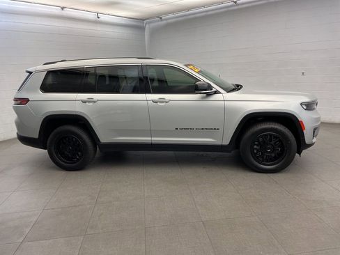 Certified 2022 Jeep Grand Cherokee L Limited w/ Luxury Tech Group II image 4