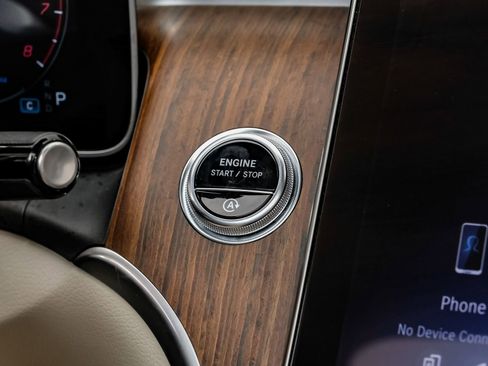 Used 2024 Mercedes-Benz GLC 300 4MATIC image 25