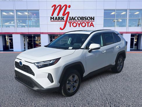 Used 2024 Toyota RAV4 XLE image 1