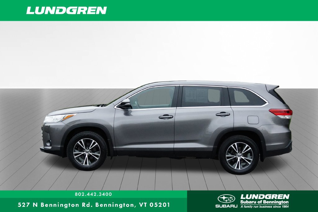 Used 2019 Toyota Highlander LE AWD/4WD image 30