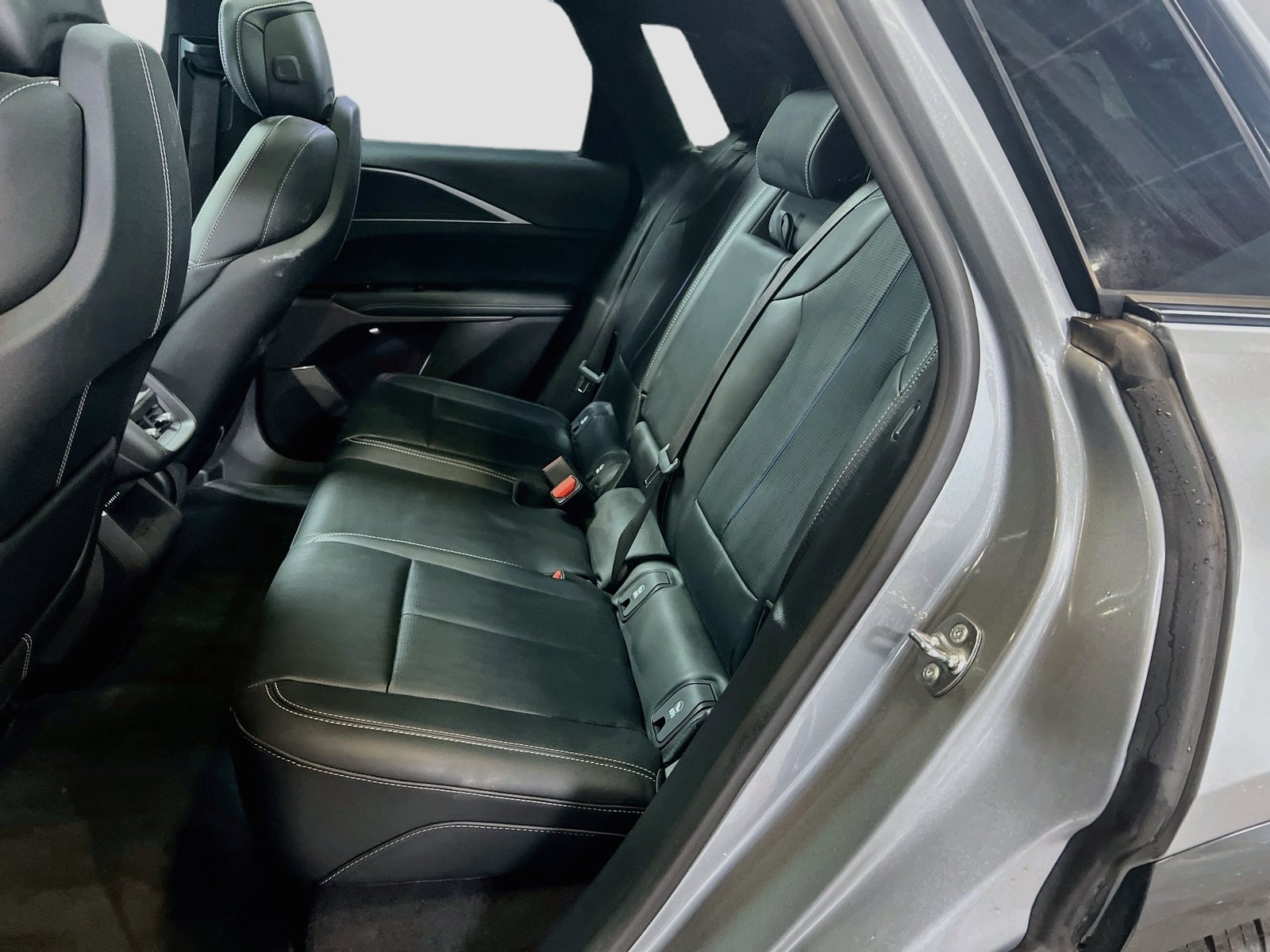 Used 2025 Cadillac Lyriq Sport AWD/4WD image 22