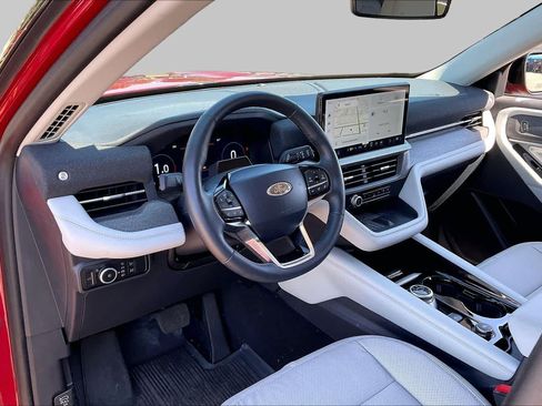 Used 2025 Ford Explorer Platinum w/ Ultimate Package AWD/4WD image 18