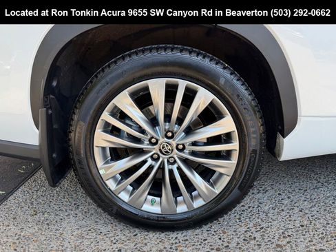 Used 2025 Toyota Highlander Platinum AWD/4WD image 9
