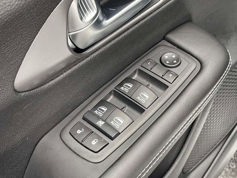 New 2026 Chrysler Pacifica Select image 25