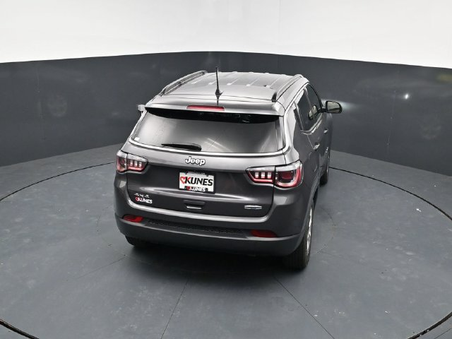Used 2024 Jeep Compass Latitude AWD/4WD image 35