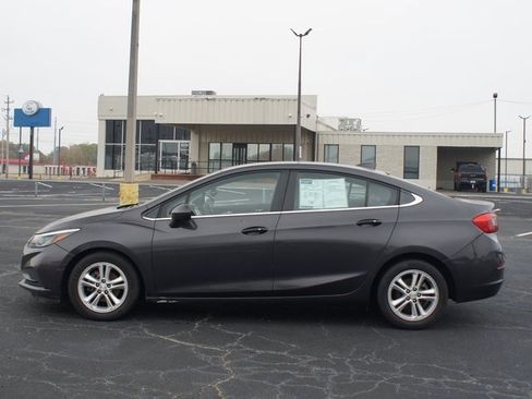 Used 2017 Chevrolet Cruze LT w/ Convenience Package image 9