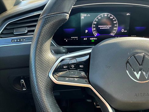 Used 2022 Volkswagen Tiguan SE R-Line image 23