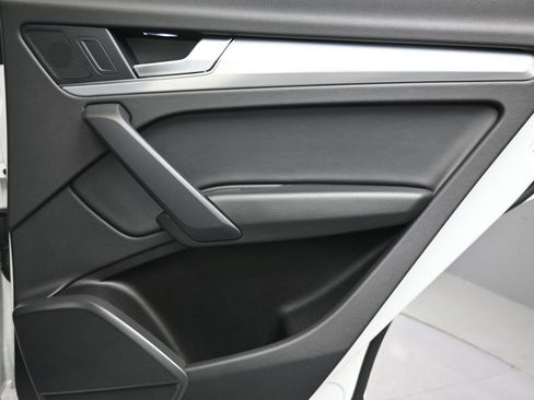 Certified 2025 Audi Q5 2.0T Premium w/ Convenience Plus Package image 14