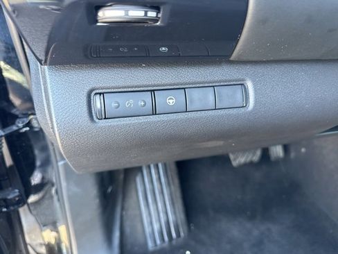 Used 2024 Nissan Pathfinder SV image 12