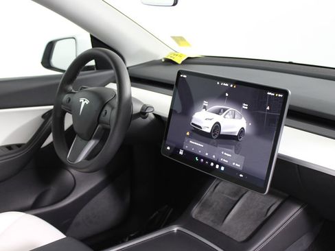 Used 2022 Tesla Model Y Performance AWD/4WD image 12