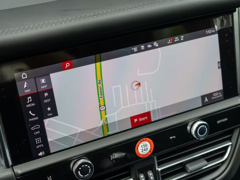 Certified 2026 Porsche Macan AWD/4WD image 29