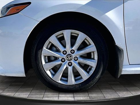 Used 2020 Toyota Camry LE image 10