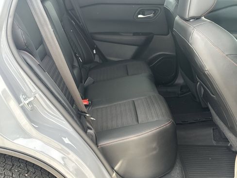 Used 2025 Nissan Rogue SV image 15