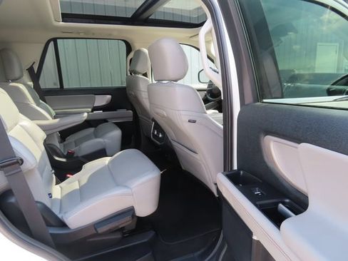 Used 2025 Ford Expedition Active AWD/4WD image 28