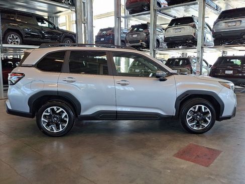 Certified 2025 Subaru Forester Premium AWD/4WD image 10