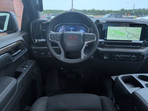 Used 2024 Chevrolet Silverado 1500 LT AWD/4WD image 2
