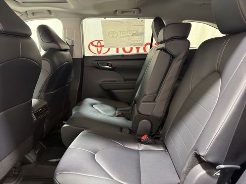 Used 2026 Toyota Highlander XLE image 21