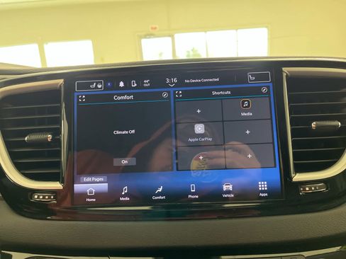 Used 2024 Chrysler Pacifica Touring-L FWD image 33