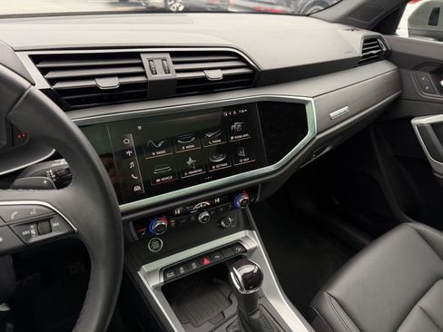 Used 2024 Audi Q3 2.0T Premium image 17