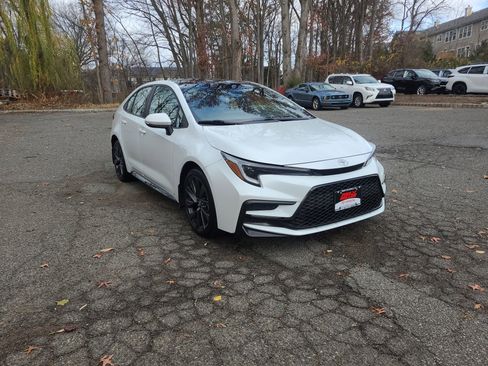 Used 2023 Toyota Corolla XSE image 3