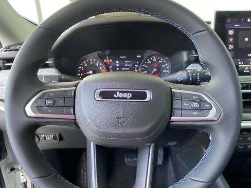 New 2022 Jeep Compass Latitude w/ Sun and Sound Group image 12