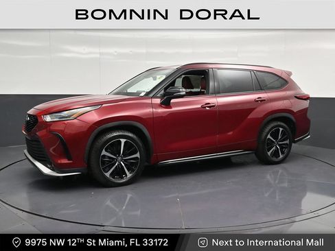 Used 2021 Toyota Highlander XSE FWD image 1