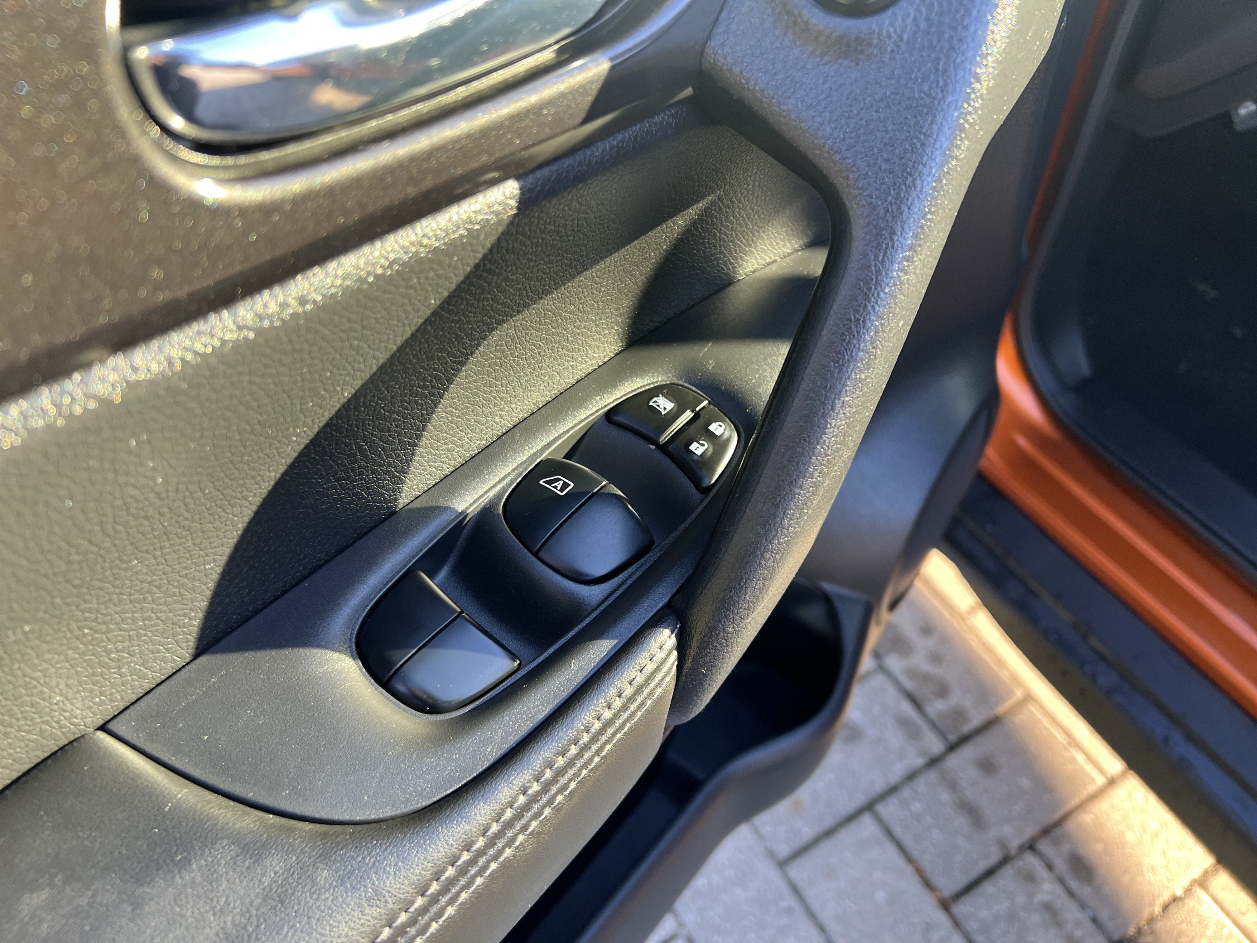 Used 2020 Nissan Rogue SV FWD image 12