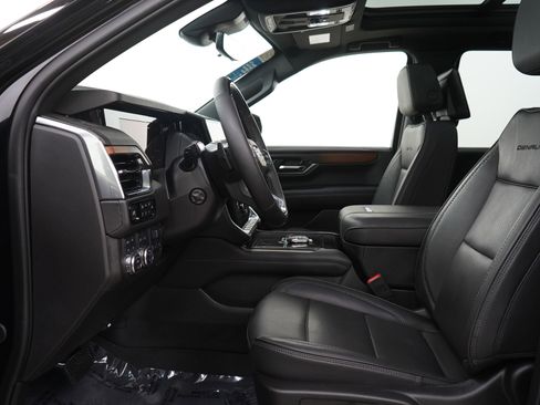 Used 2025 GMC Yukon Denali w/ Denali Reserve Package image 22