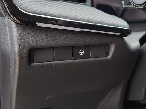 Used 2025 Nissan Kicks SR image 21