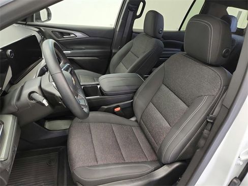 Used 2025 Chevrolet Traverse LT w/ LPO, Floor Liner Package image 18