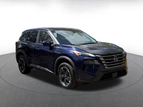Used 2025 Nissan Rogue SV FWD image 3