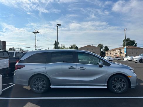 New 2026 Honda Odyssey Touring image 24