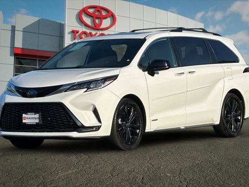 Certified 2021 Toyota Sienna XSE image 7