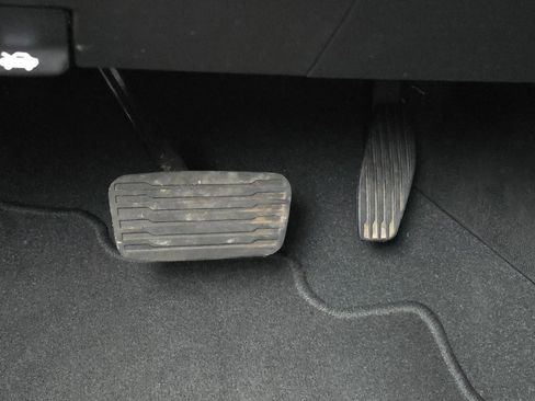 Used 2024 GMC Sierra 1500 SLT image 42