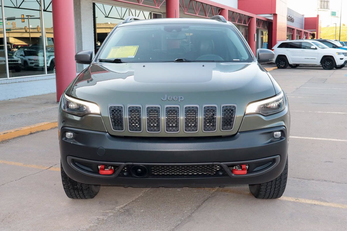 Used 2021 Jeep Cherokee Trailhawk w/ Comfort/Convenience Group AWD/4WD image 3
