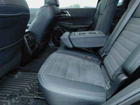 Used 2024 Mitsubishi Outlander SE image 21