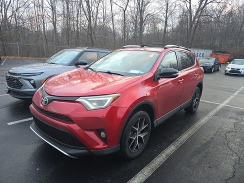 Used 2016 Toyota RAV4 SE image 4