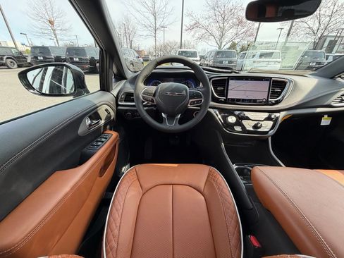 New 2026 Chrysler Pacifica Pinnacle FWD image 14