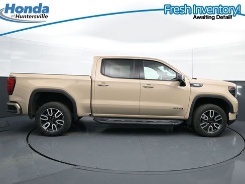 Used 2023 GMC Sierra 1500 AT4 w/ AT4 Preferred Package AWD/4WD image 11