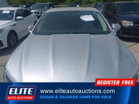 Used 2017 Ford Fusion SE w/ Fusion SE Technology Package image 11