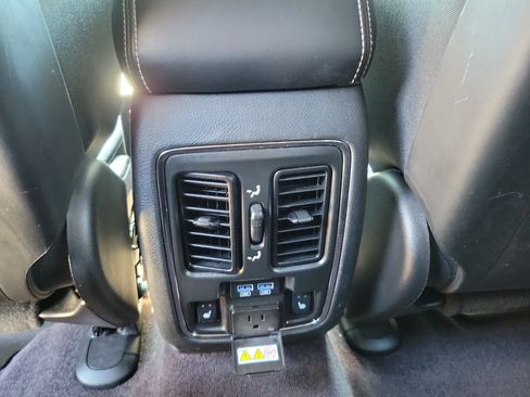 Used 2017 Jeep Grand Cherokee Limited AWD/4WD image 11