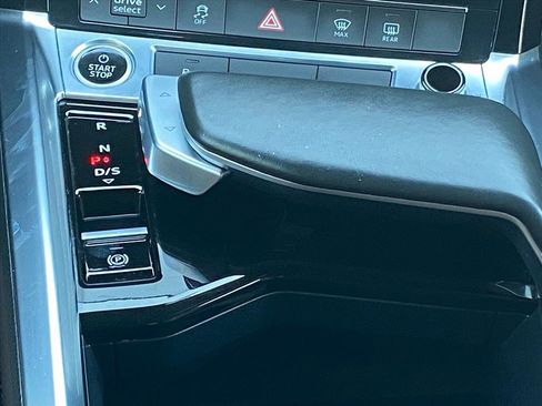 Used 2022 Audi e-tron Premium w/ Convenience Plus Package AWD/4WD image 12