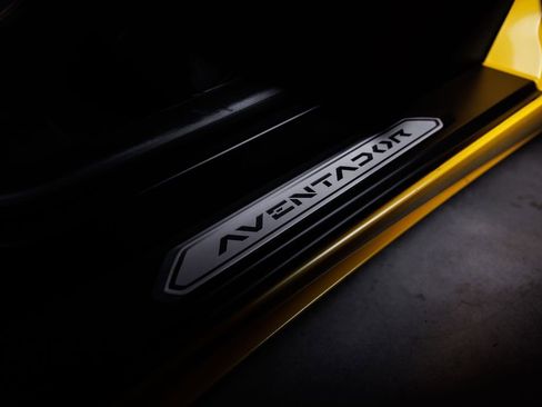 Used 2013 Lamborghini Aventador LP 700-4 image 16