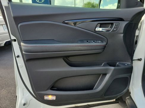 Used 2023 Honda Ridgeline Black Edition image 17