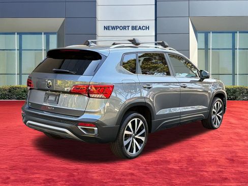 Used 2022 Volkswagen Taos SE FWD image 9