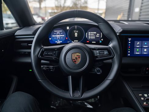 Certified 2025 Porsche Macan Electric image 6