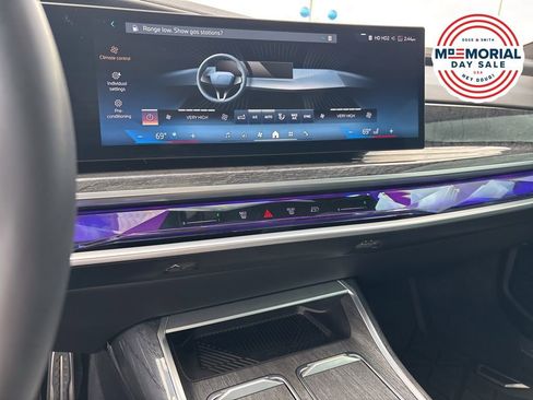 Used 2023 BMW 760i xDrive w/ Luxury Rear Seating Package AWD/4WD image 12