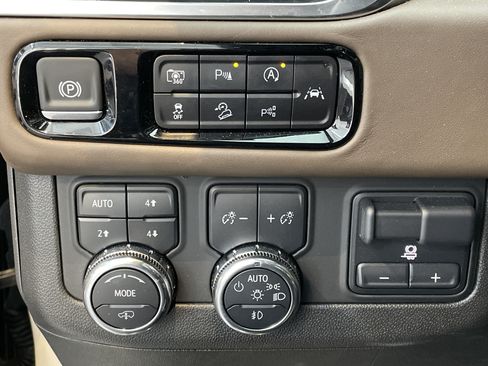 Used 2025 GMC Yukon XL Denali Ultimate w/ LPO, Floor Liner Package AWD/4WD image 23