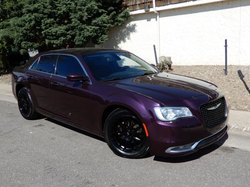 Used 2020 Chrysler 300 Touring L w/ Quick Order Package 2EF RWD image 3