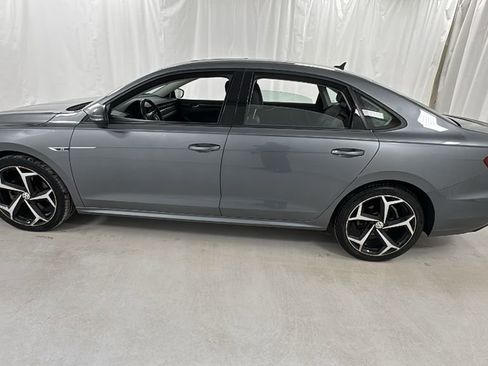 Used 2020 Volkswagen Passat 2.0T R-Line image 6